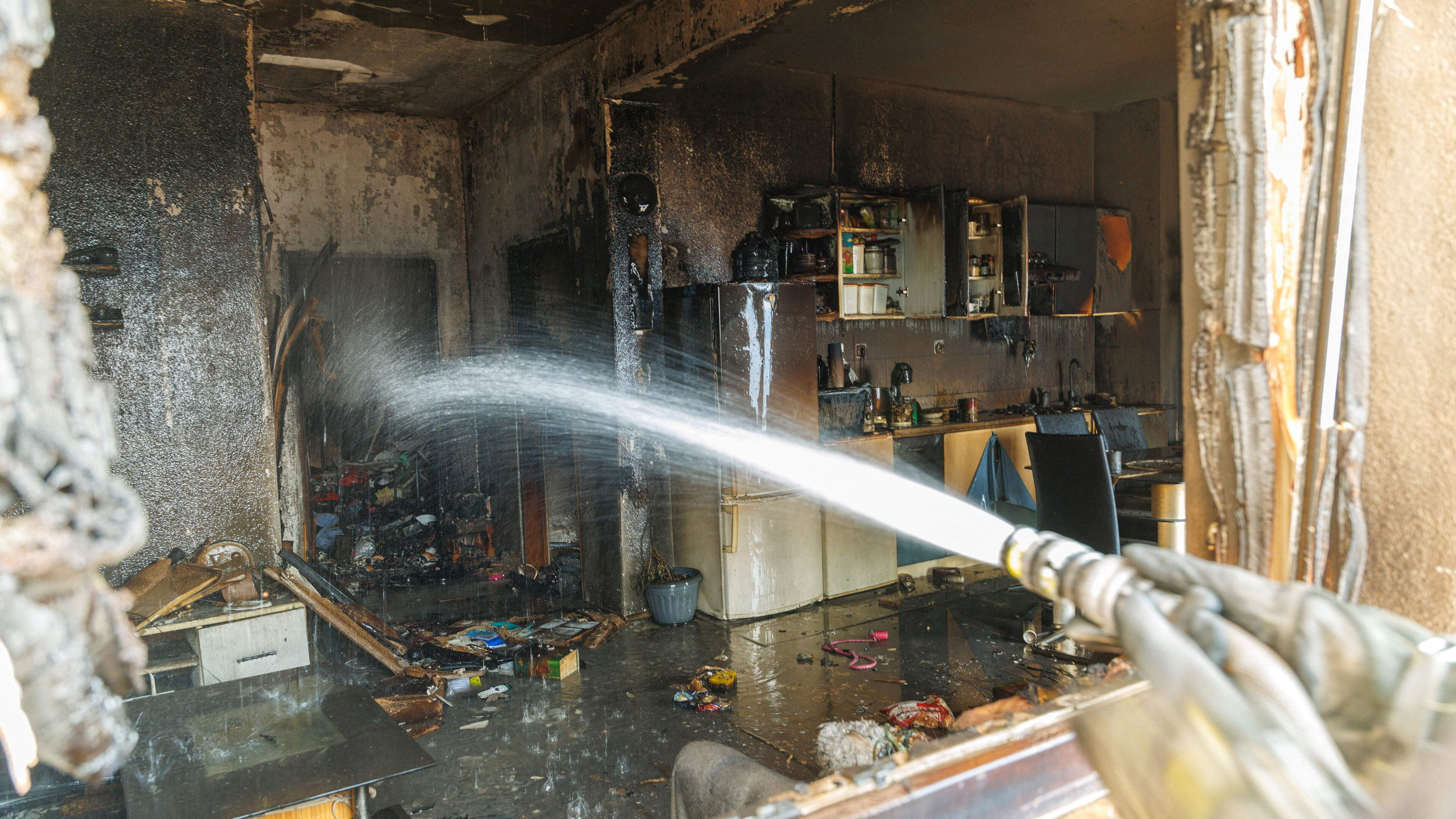Hundreds evacuated from resorts in Croatia and Greece amid wildfires